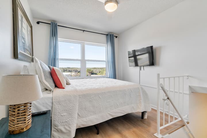 Брачен кревет (широк 180-220 см) (од скали до соба на спрат)