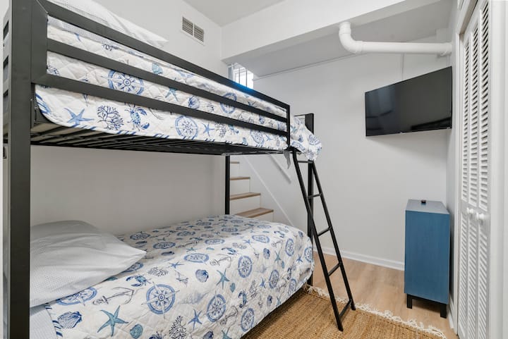 Спална соба 4 на спрат (скали до спална соба 3)