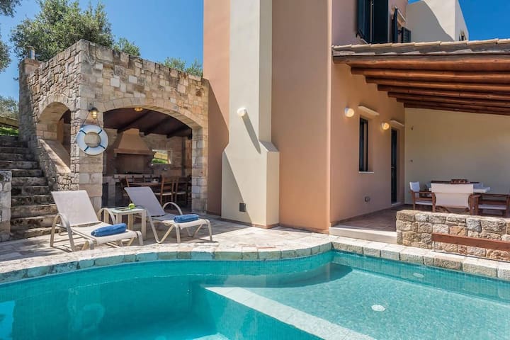 Unique family villa ,with a pool and a tree house