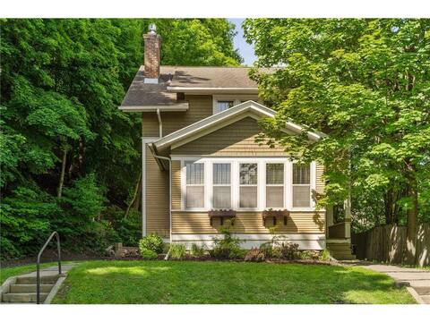 PRIME LOCATION in Red Wing Historic district
