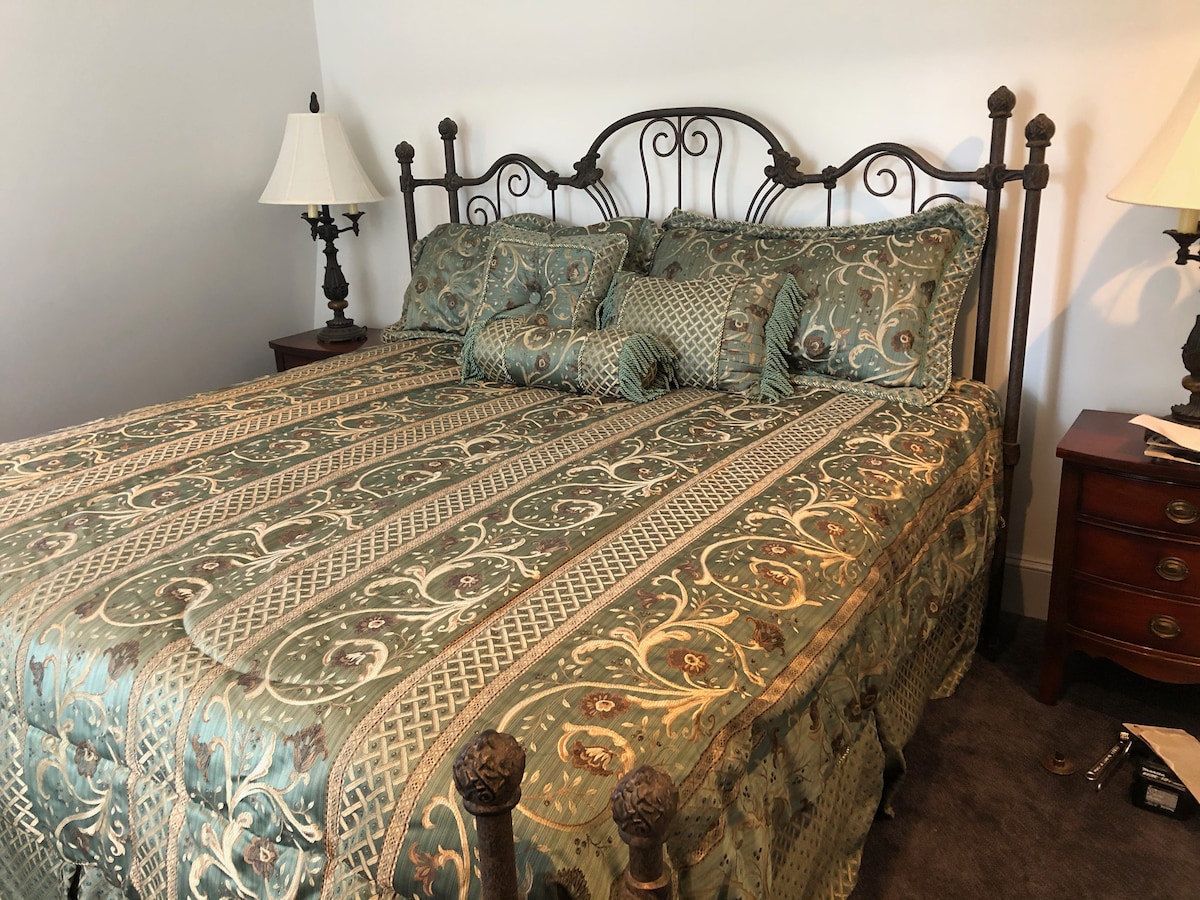 King-sized master bedroom