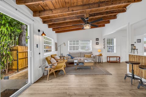 Top performing Airbnb: The Palm Bay Cottage Getaway in Boynton Beach