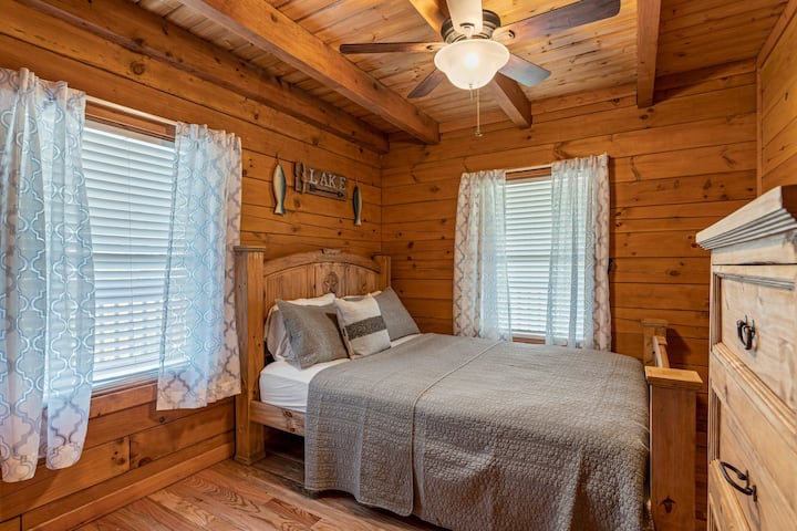 ¡El dormitorio 2 cuenta con vestidor y armario! 