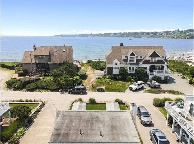 Beautiful cozy beach cottage gallery image 3