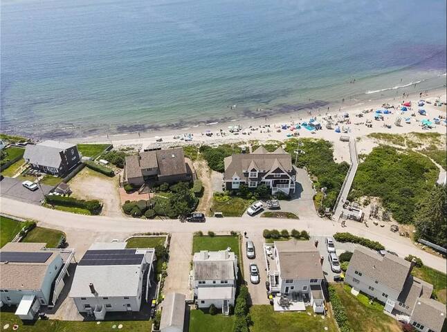 Beautiful cozy beach cottage gallery image 2