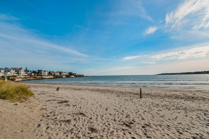 Beautiful cozy beach cottage gallery image 5