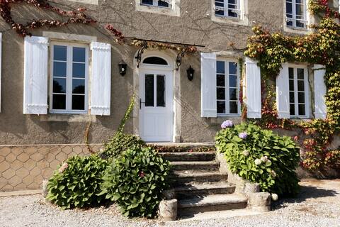 Large house, garden, pétanque
