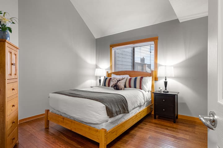 第3间卧配有双人床。 