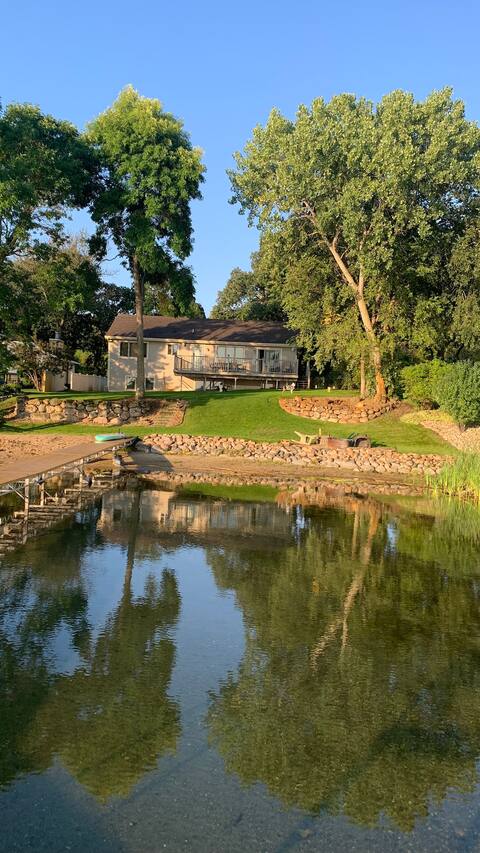 Jewett Lake. Spacious 4 bedroom family lake home.
