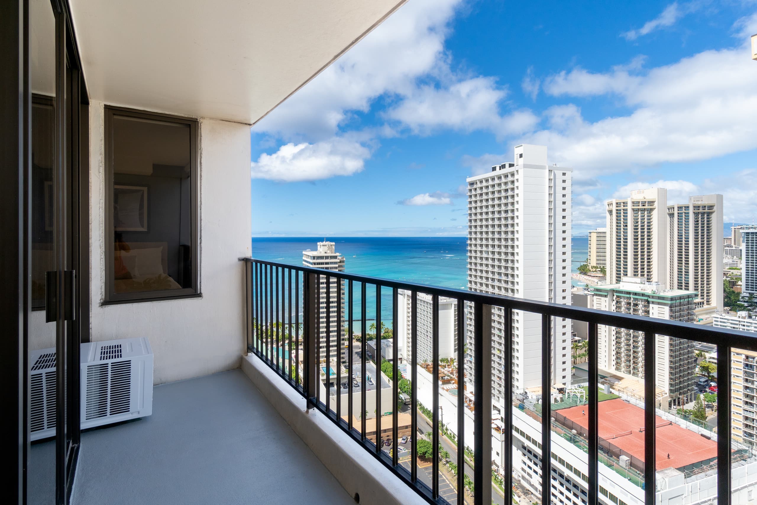 Condo in Honolulu · ★4.7 · 1 bedroom · 2 beds · 1 private bath - Image 9
