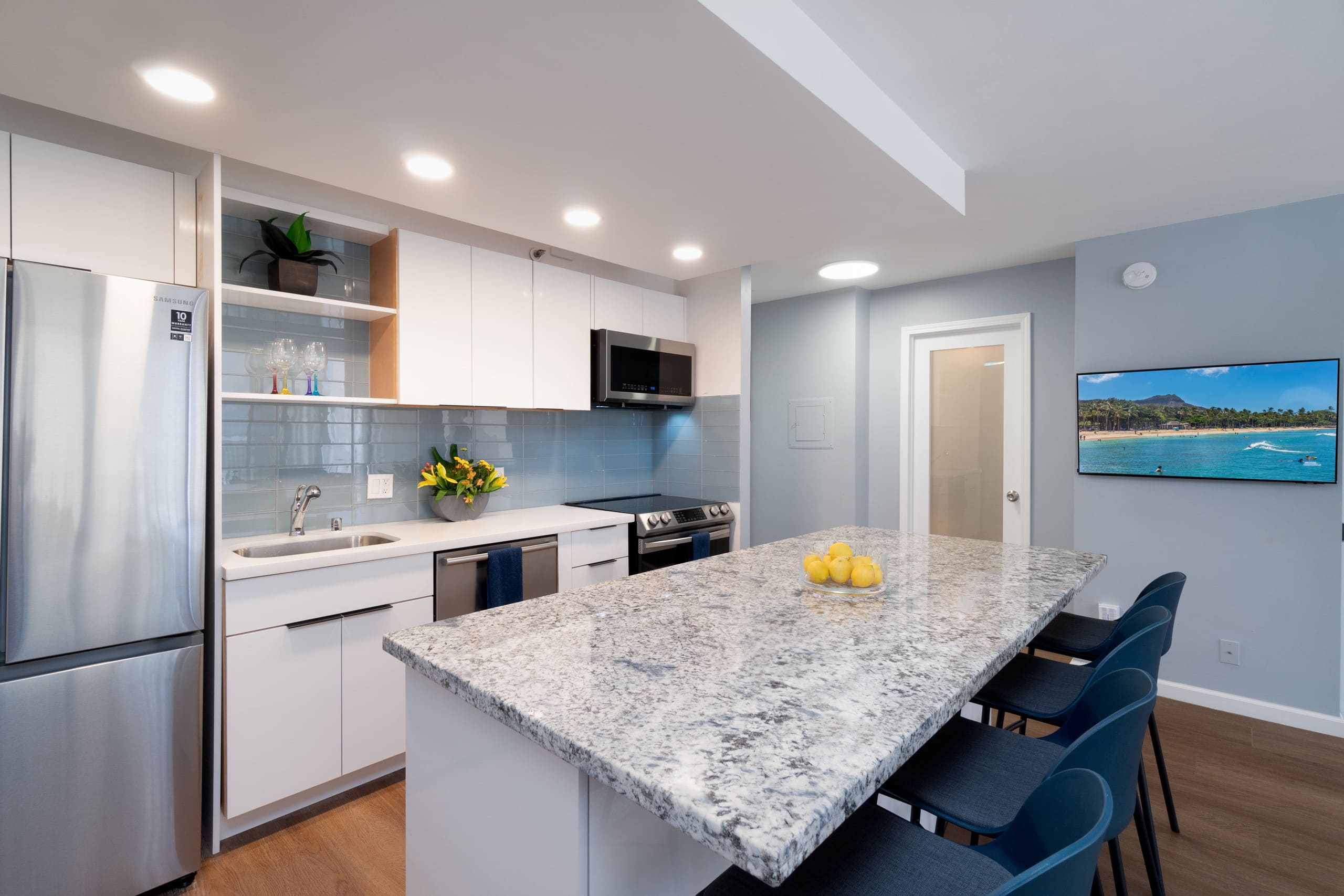 Condo in Honolulu · ★4.7 · 1 bedroom · 2 beds · 1 private bath - Image 6