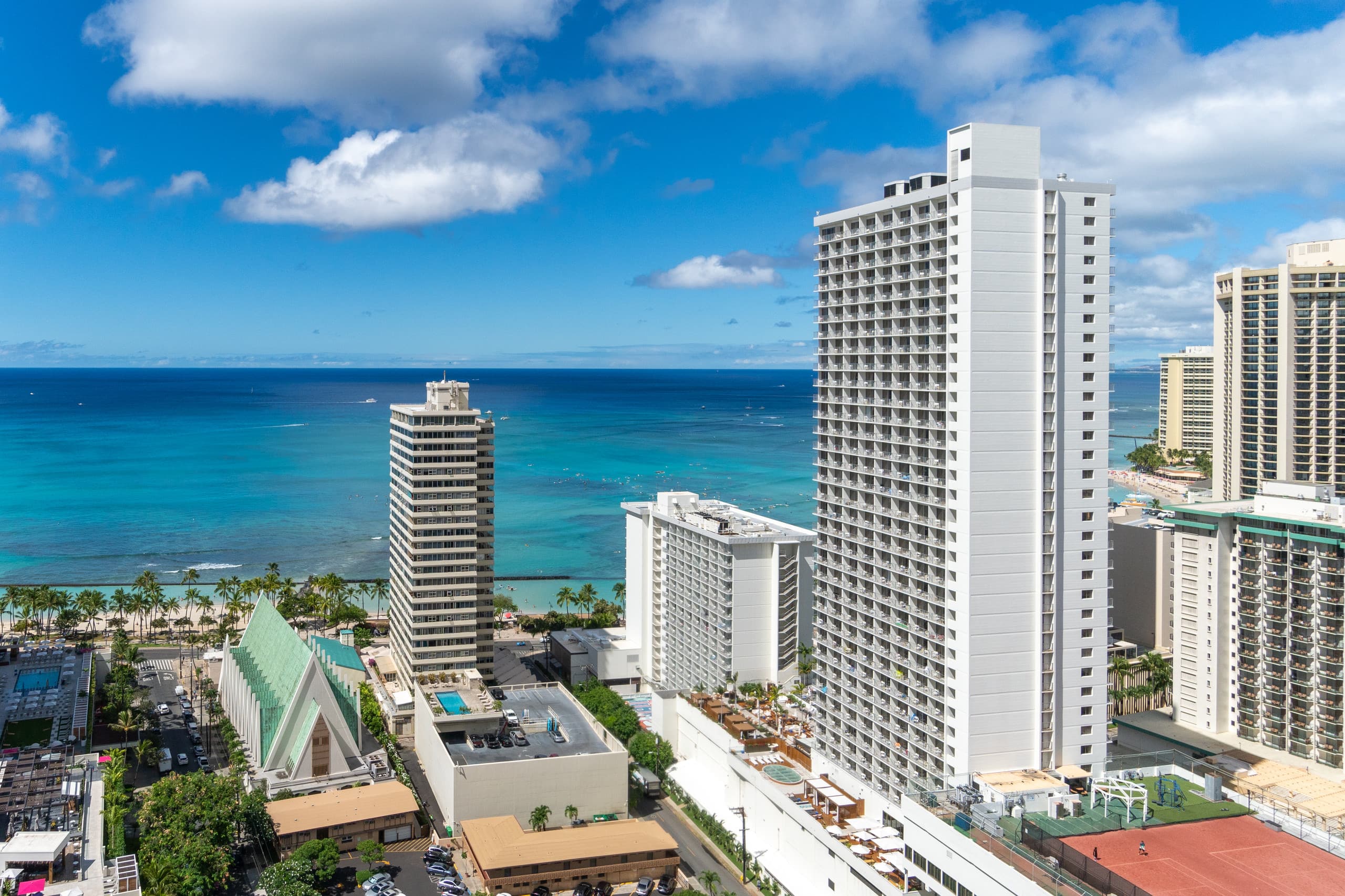 Condo in Honolulu · ★4.7 · 1 bedroom · 2 beds · 1 private bath - Image 2