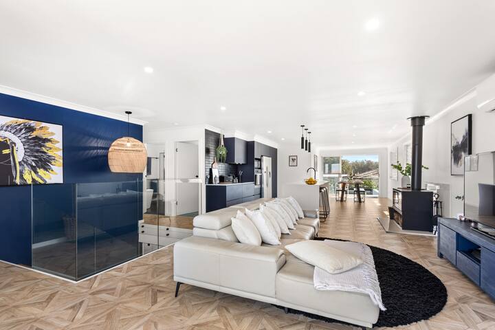 Harrington Escape with Pool- Walk everywhere gallery image 3