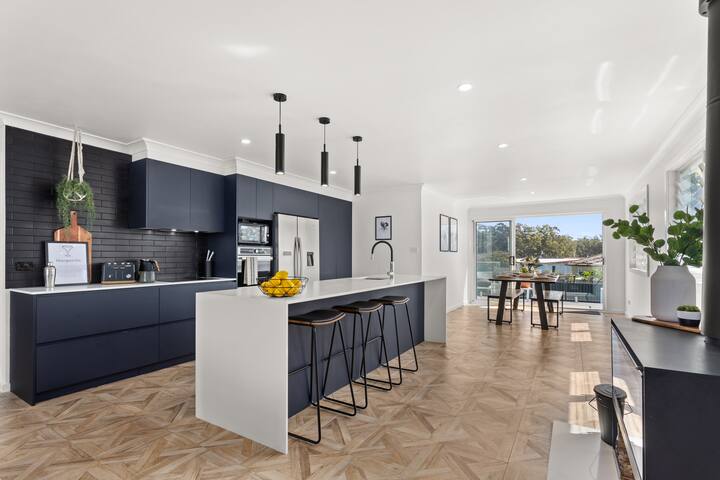 Harrington Escape with Pool- Walk everywhere gallery image 2