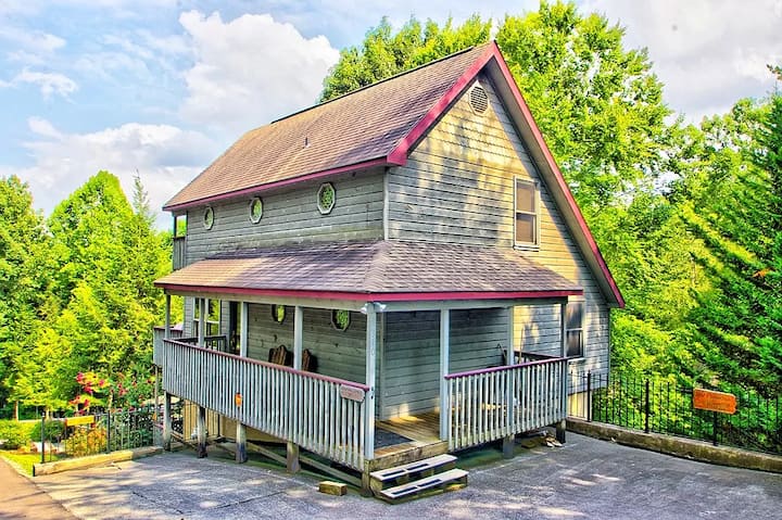 Pool | Hot Tub | Games | 4br Cabin Near Dollywood! - Pigeon Forge, TN