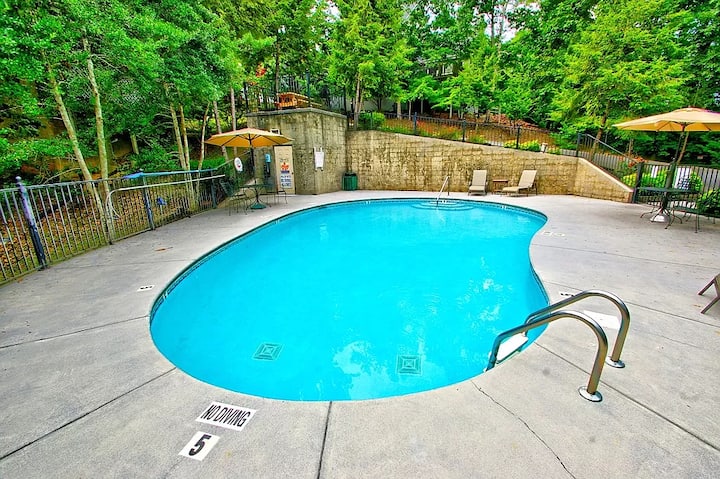 Dollywood Close, Near Pkwy, Hot Tub, Grill, Arcade - Pigeon Forge, TN