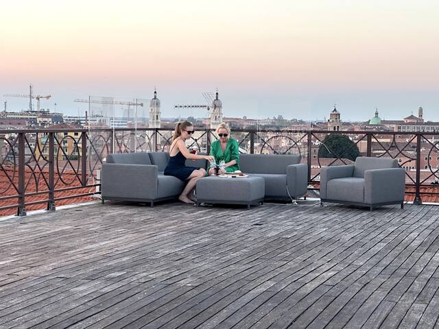 amazing penthouse rooftop terrace 360° lagoon view gallery image 3