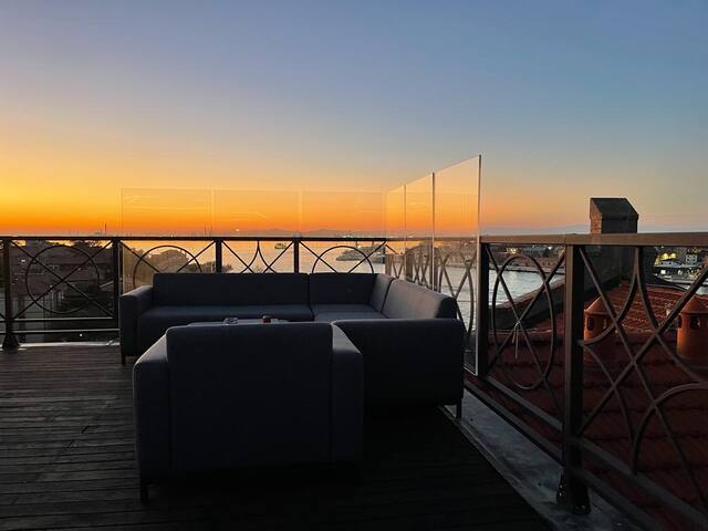 amazing penthouse rooftop terrace 360° lagoon view gallery image 4