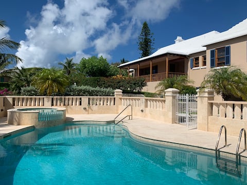 Large Studio Apt. Pool and Private Beach access!