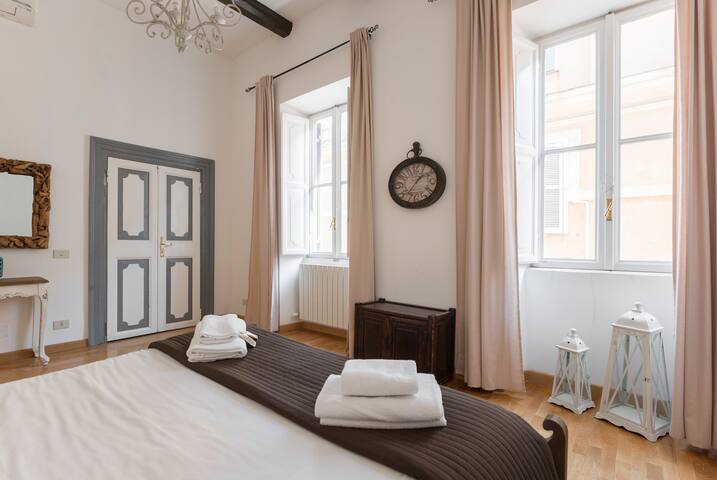 Croce Palace unit 6 – near Piazza di Spagna gallery image 4