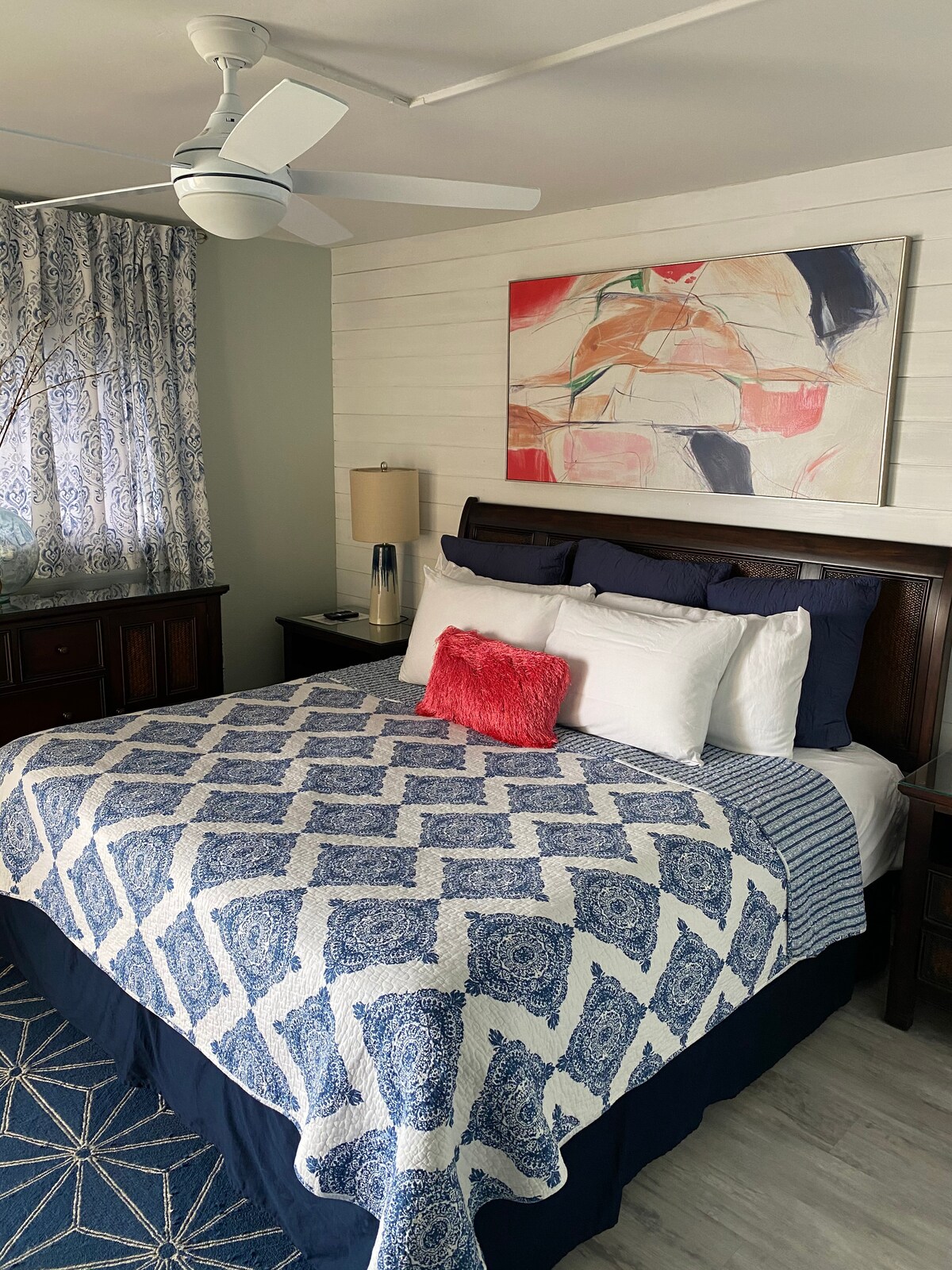 ห้องนอนใหญ่ - เตียงคิงไซส์