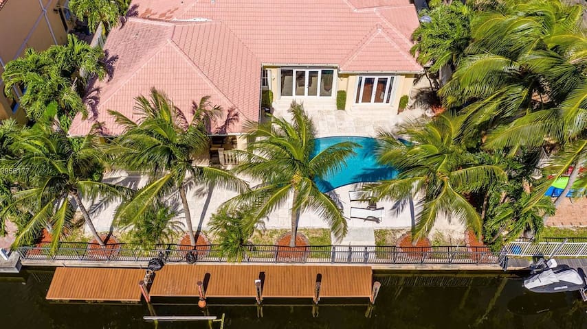 Villa AQUA with heated pool gallery image 4