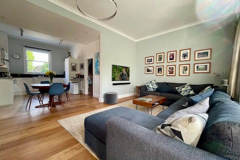 Top Airbnb: Stylish, bright, 2 bed flat in Maida Vale, London in Queen's Park