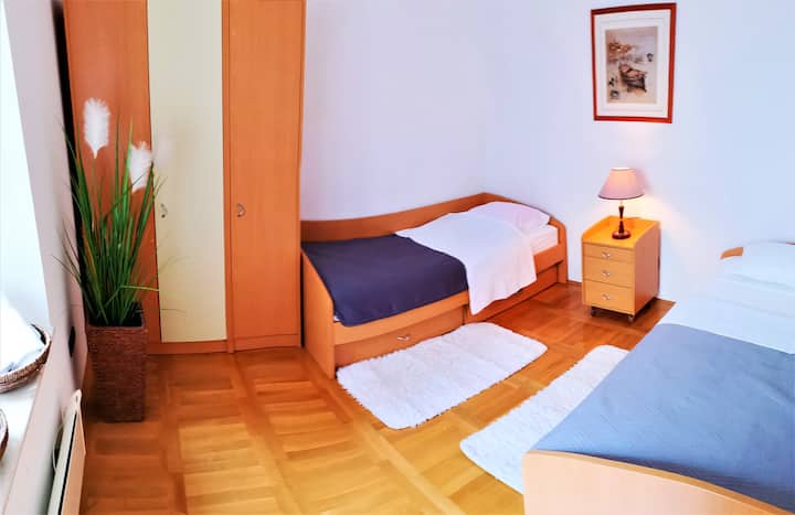 soba s 3 kreveta za jednu osobu