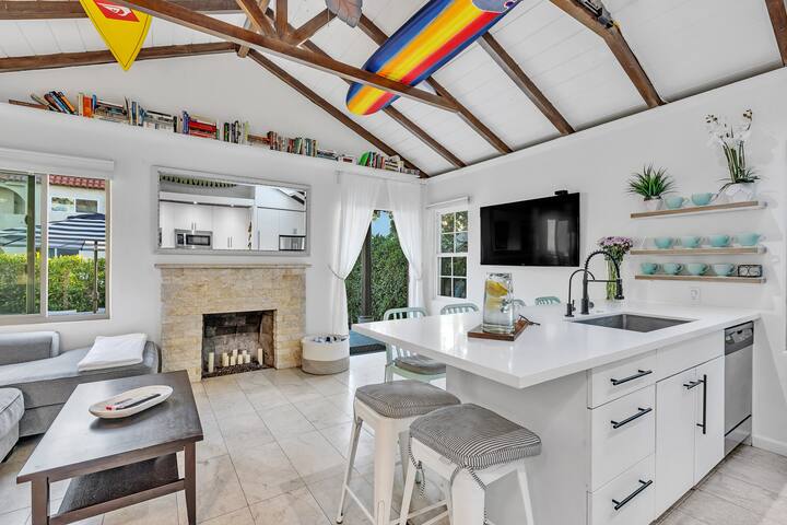 Friends & Family Beach Retreat -Steps to the Sand. gallery image 4