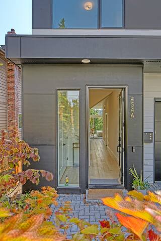 Gus II – Rooftop Hot Tub – Modern 5br/4bth Home gallery image 4