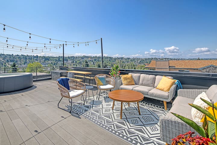 Gus II – Rooftop Hot Tub – Modern 5br/4bth Home