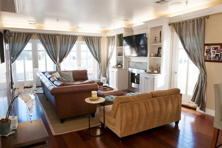 Downtown PG Penthouses, Two Blocks to Beach~ gallery image 3