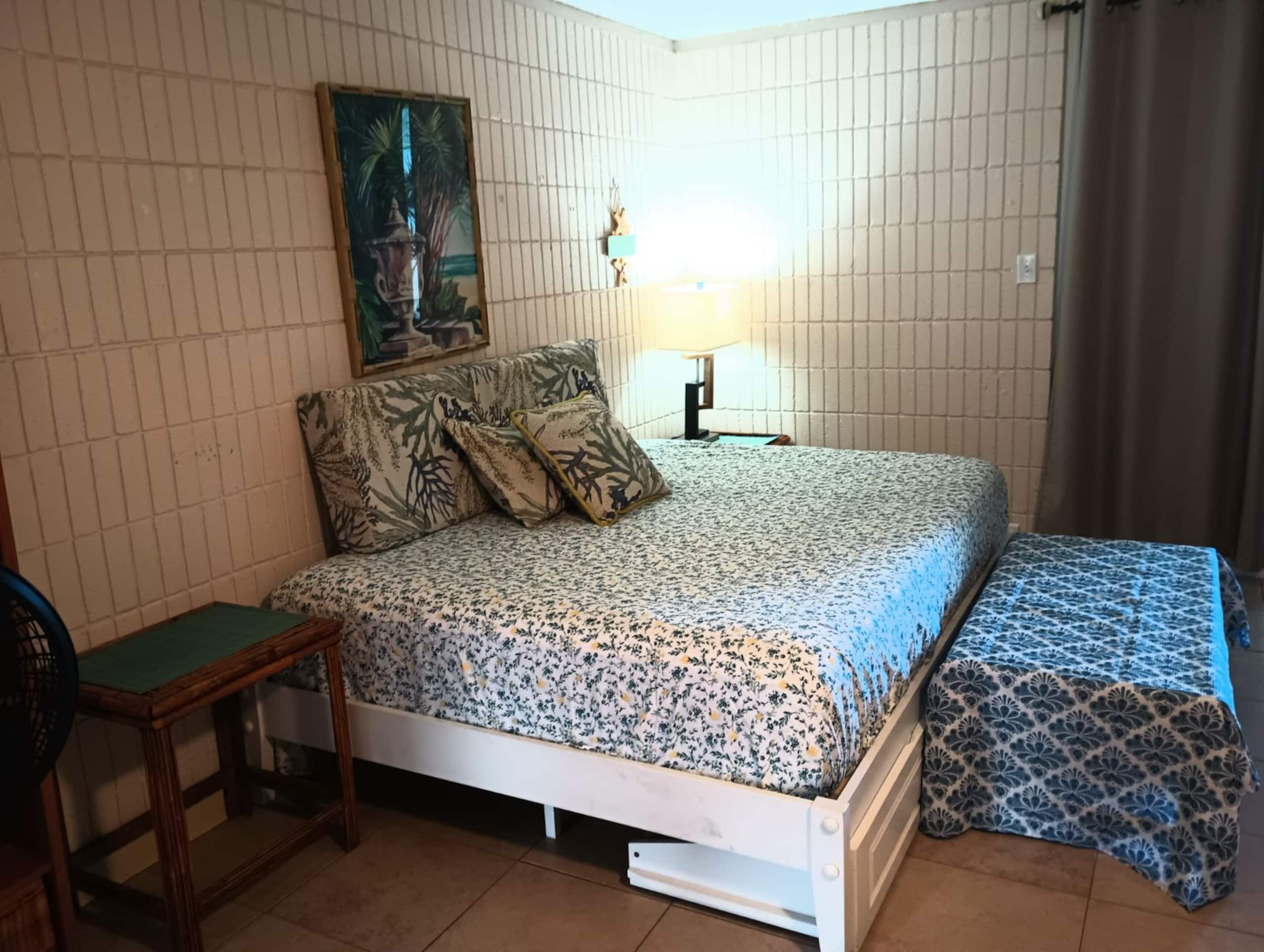 Condo in Hauula · ★4.67 · 1 bedroom · 2 beds · 1 bath - Image 2