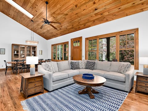 Top performing Airbnb: 5-Star HVL/Flat Rock Creek Retreat w/ NEW HOT TUB in Flat Rock
