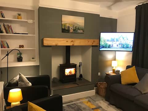 Successful Airbnb property: Tideswell-Tidi’s Weall Cottage in Tideswell