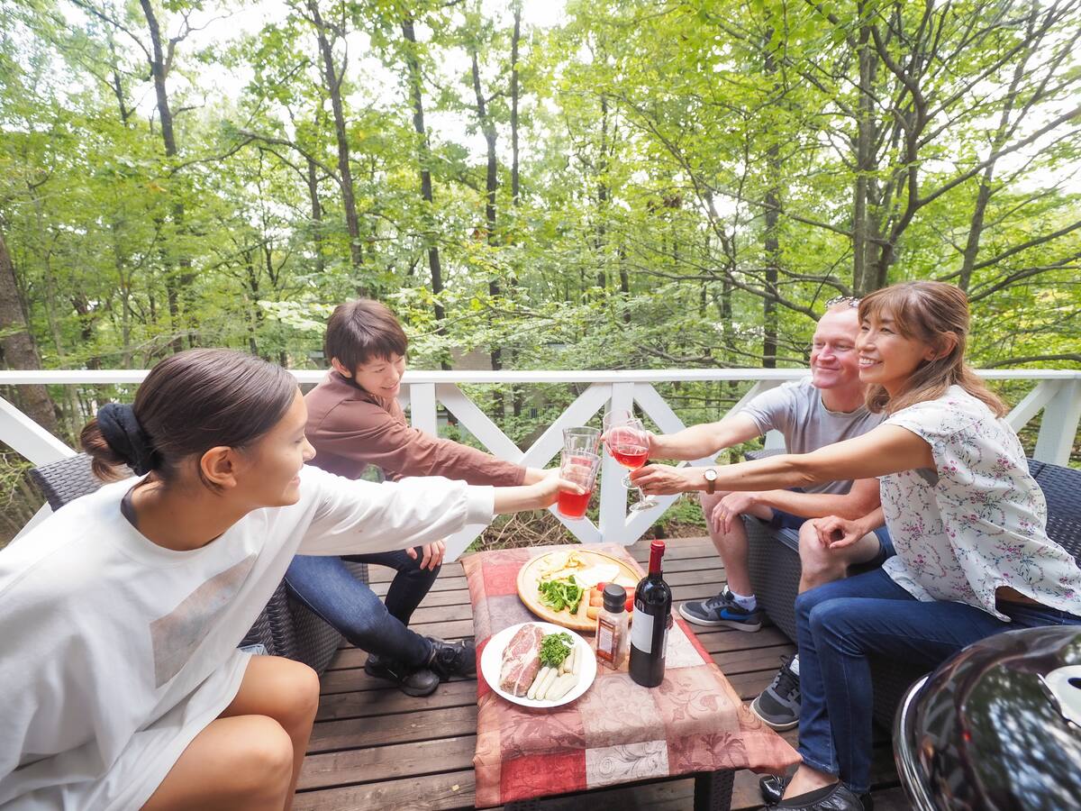 那須浪漫。静けさ。鬱蒼とした木々のたたずまい。別荘でのくつろぎ。BBQの楽しみ。