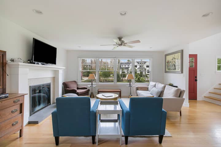 Astounding Watermill 5 Bedroom Home With Pool - The Hamptons, NY