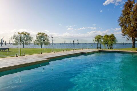 Waterfront Yarrawonga Holiday Home