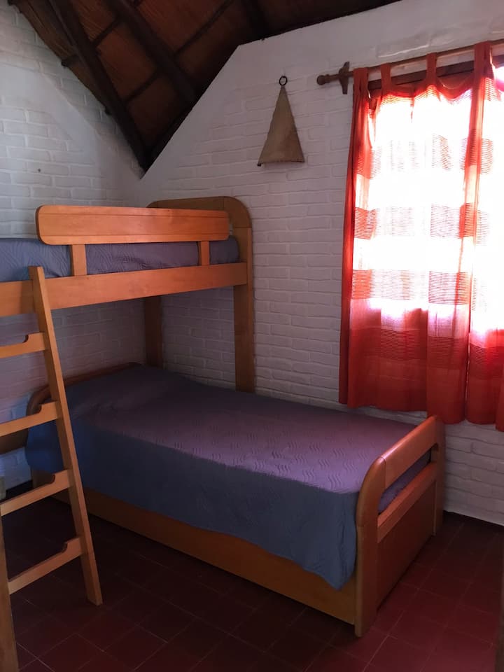 cuarto con cucheta y cama marinera