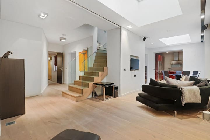A spacious 3-Bedroom appartment in Mayfair