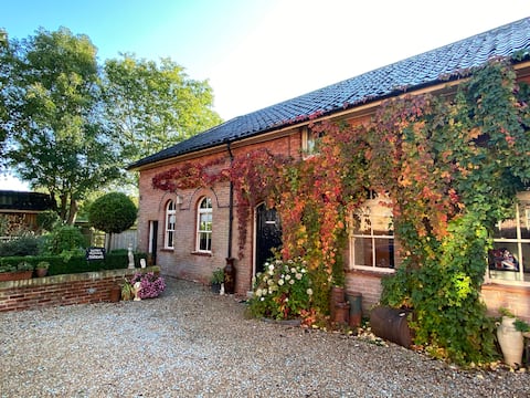 Top performing Airbnb: Betsey Trotwood. Historic stylish 2-bed cottage. in East Suffolk