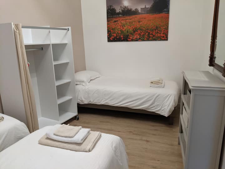 Photo de la 3ème chambre, comprenant 3 lits en 80, habituellement destinée aux enfants
