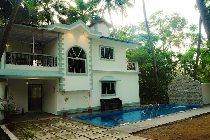 3 BHK Villa consisting of a Swimming pool with baby pool, jacuzzi, fountain, super fast WIFI, and inverter connection situated at Arpora, 5-10 minutes away from Baga and Calangute beaches