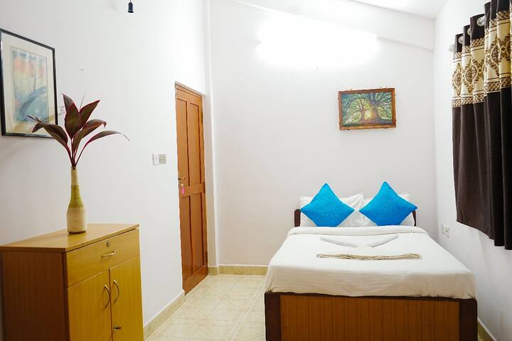 Bedroom 3 with AC connection and balcony