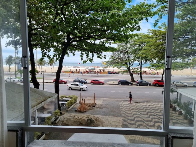 Leme de frente para o mar