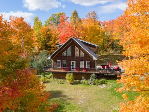 Spacious Waterfront Chalet with a Sauna and Hottub