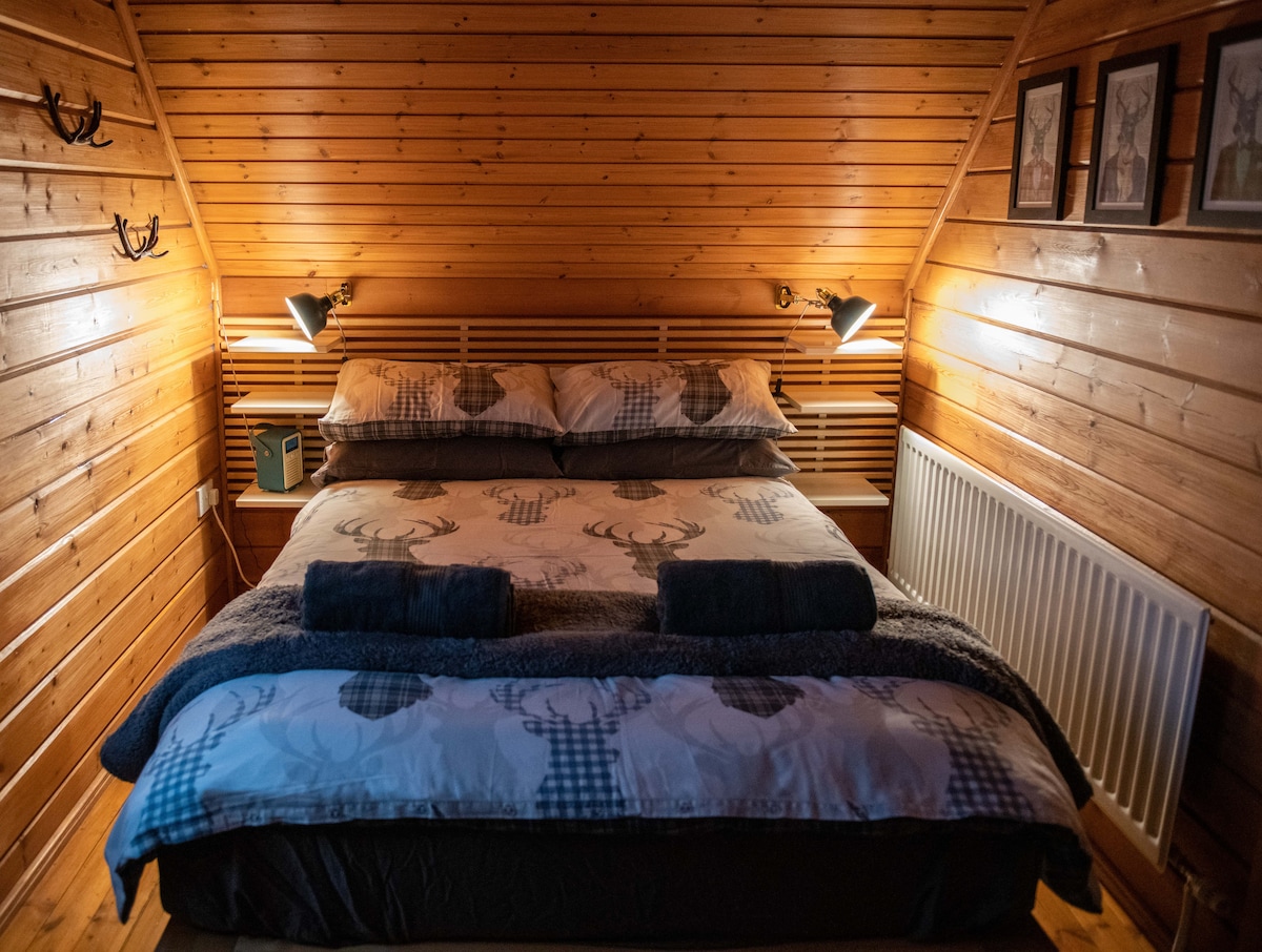 Double bedroom (upstairs)