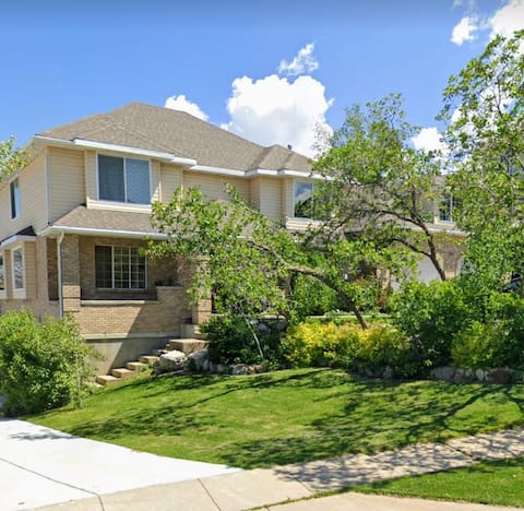 Mountain View Retreat:  2 BR/2 BA Spacious & Cozy!