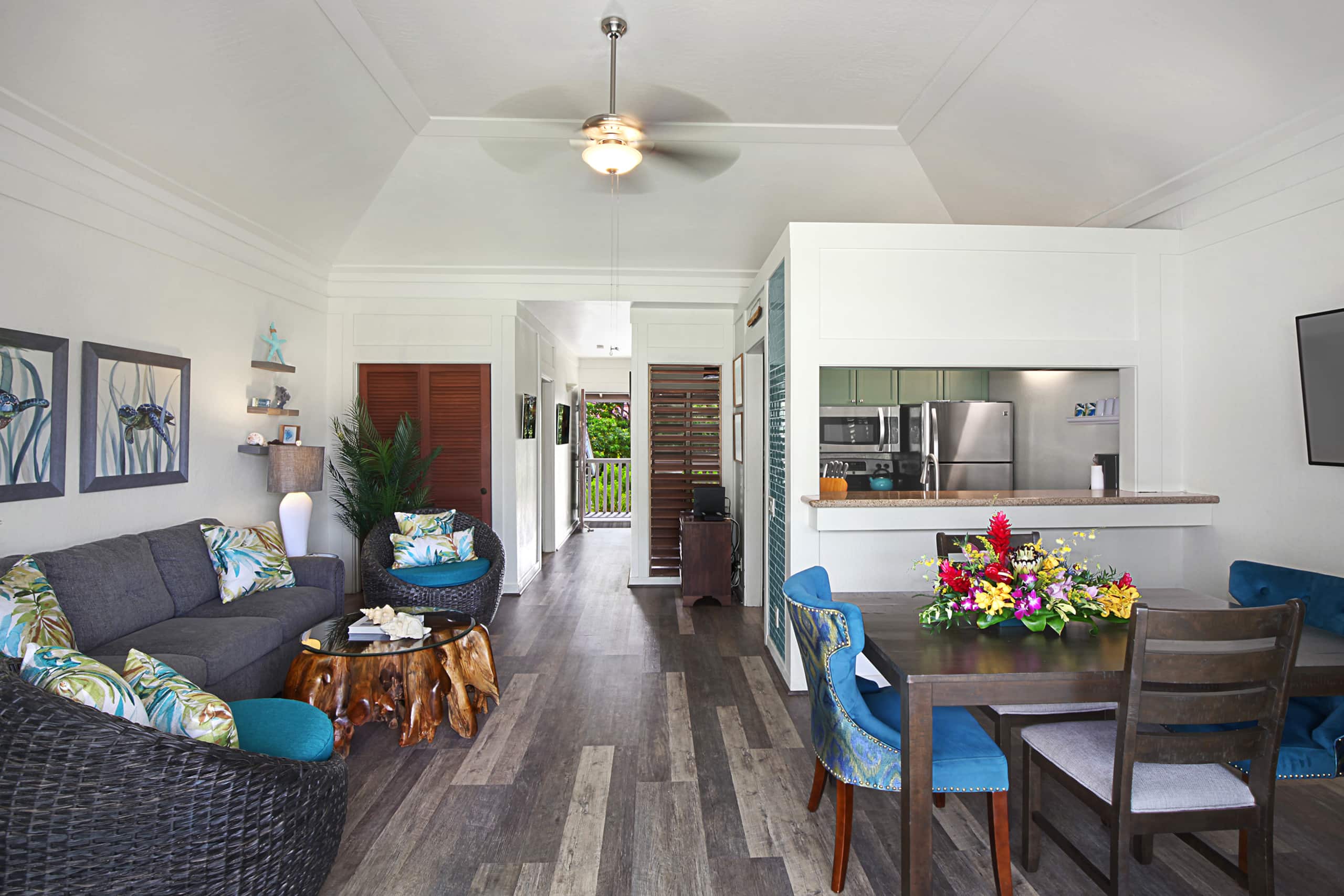 Step from the Beach, AC, Stunning View - Photo 11