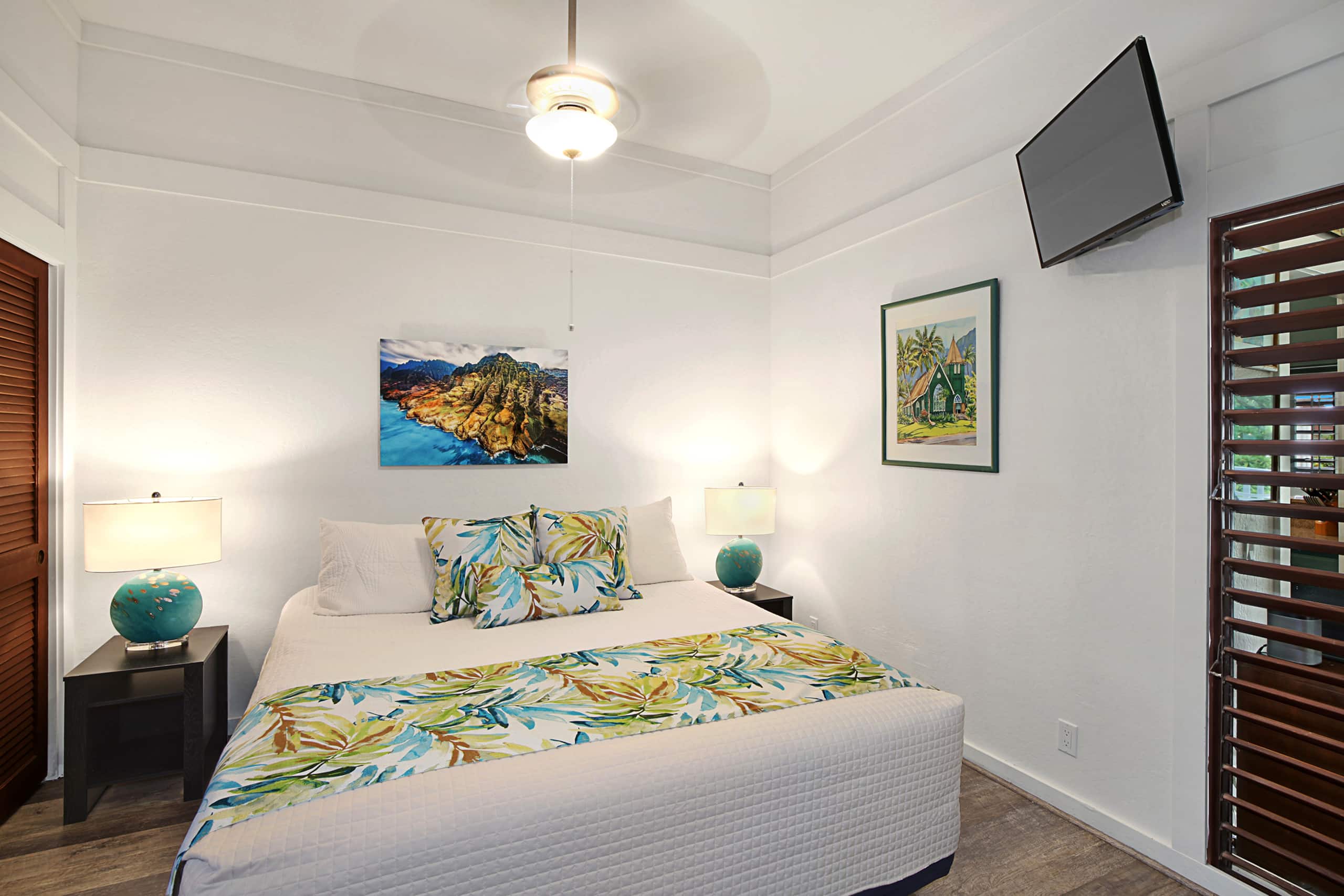 Step from the Beach, AC, Stunning View - Photo 8